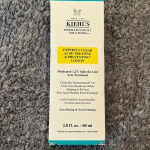 Kiehl's Expertly Clear Acne Lotion - White and Blue
